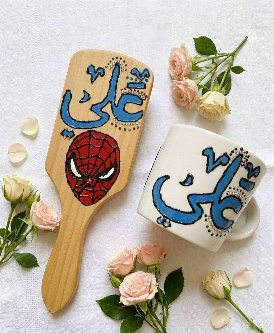 🌷 هدية من أم لأولادها... قطعة صغيرة تحمل دعواتها وحبها الكبير.
كوب وفرجة شعر صُمما بكل حب، ليبقيا ذكرى جميلة تذكرهم بها في كل يوم. 🤍من بيج زمرد للرسم على الزجاج 💚
شغل يدوي مميز ولمسات فنية تصنع الذكريات. ✨
رسم على الزجاج{حسب الطلبات}
للحجز دايركت💫💬
يتوفر توصيل لكل المحافظات 🚕


**إذا كنت صاحب هذا الإعلان وتريد حذفه لأي سبب، رجاءا أرسل رسالة إلى الدعم الفني**