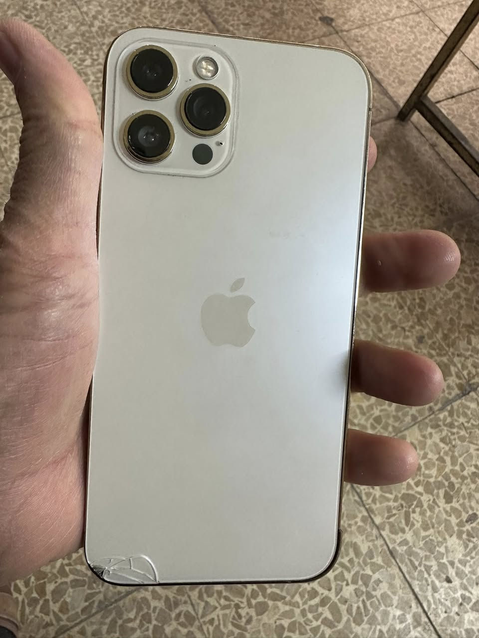 12 بروماكس 
٢٥٦ دبل سيم 
به ابل ايدى 
شغال 
بصمه متوقف 
مبدل شاشه وبطاريه و كامره 
سعر. ١٢٥ الف دينار 
***********  اربيل
