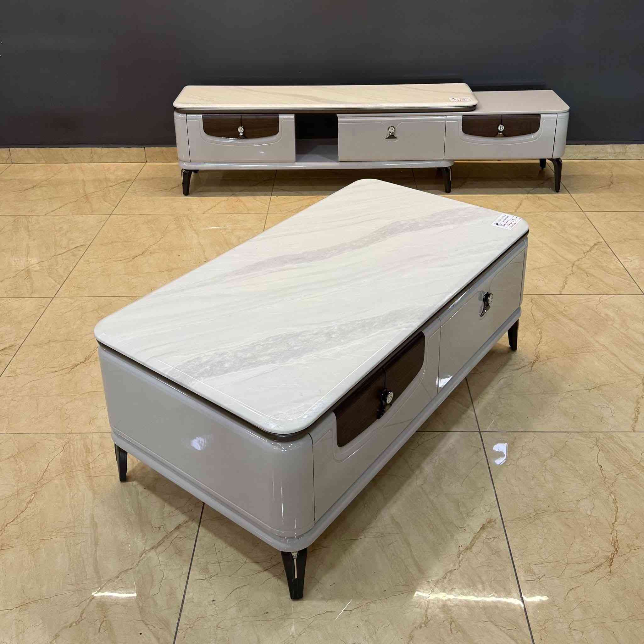 جديدنا(شركه دريم هووم للاثاث المستورد)(منزلي*مكتبي)✅🇹🇷(جمله*مفرد)
#بضاعه_2026🔥
ميز شاشه تركي مودرن عصري+ وسطيه 
موديلات متنوعه✅
للطلب والاستفسار يرجى مراسله الصفحه✉️
للحجز السريع راسلونا واتساب***********☎️
متوفر توصيل داخل بغداد وجميع محافضات العراق🚚🚚
