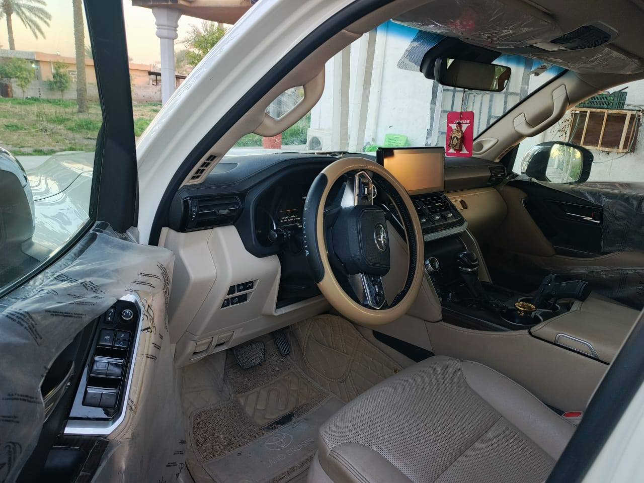 لاندكروزر ٢٠٢٢
بغداد بأسمي
ماشيه ١٣٠ على أيدي لان اسافر بيها خارج العراق هواي
تنفس طبيعي
مابيها لا صبغ ولا تبديل
رايدها ب٦٢٥
الشراي يتصل على الرقم ***********
