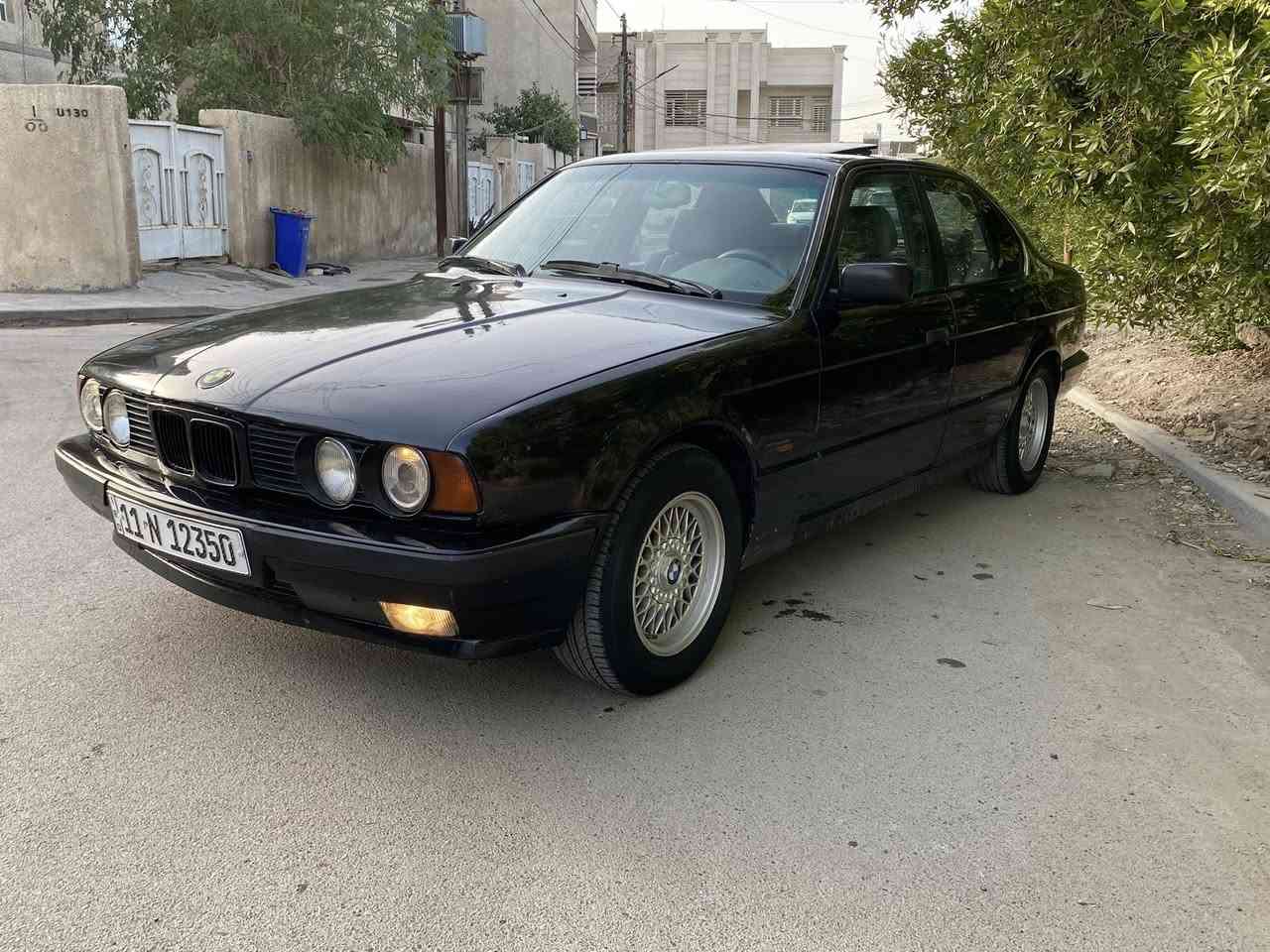 سلام عليكم للبيع فقط بدون مراوس بدون اقساط
مسكر عدل اصل تكمه وسنويه وبليته525 
موديل 1992
رقم بغداد الجديد هزه جديده سنويه2030
صدر امامي خلفي جديد 
كير وحرك جدد صافيه بدون اي خربطه اكسل3.23 
داخل جلد وصاصي كهرباء m مساند دبل ايرباك صاج اسود 
شفت ستيرن كهرباء جعمقه كهرباء 
كهربائيات كلها شغاله والسلايد هم شغال 
تبريد شغال ثلاجه
4جام كهرباء تخم تاير جديد السياره جاهزه
شارحلك كلشي بلمنشور لتسالني شبيها كلشي كاتبلك 
مكاني بغداد السيديه السعر 55 وبي مجال بسيط 
الشراي يتصل ***********
