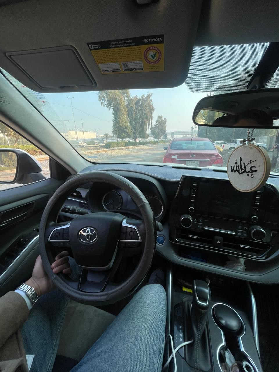السلام عليكم تويوتا هايلاندر 2022 هايبرد 2.5 خليجي وكالة ساز داخل ضمان الشركه ماشية 35 مغلفه ppf حماية بالكامل صيانة جميعها داخل شركة ساز السيارة بحالة الوكالة 
استخدام بيت جداً بسيط تحويل مباشر بأسمي 
السعر 320$ بيها مجال 
العنوان : بغداد الكرخ 
الهاتف : ***********
