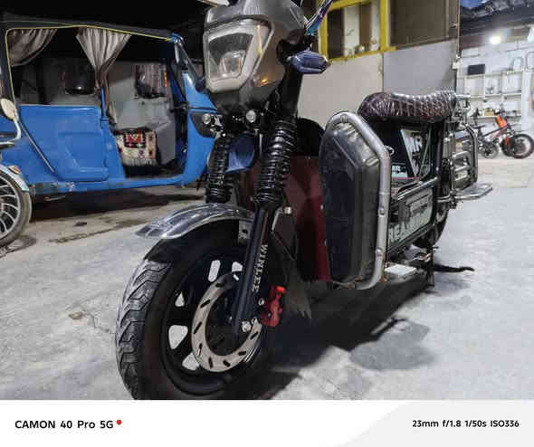 السلام عليكم
للبيع دراجه موديل ٢٥بطاريات تقرها ٩ بس بيها نفخه
السعر ب ٤٢٥ وبي مجال بسيط يرهم بيع و يرهم مراوس 
***********
