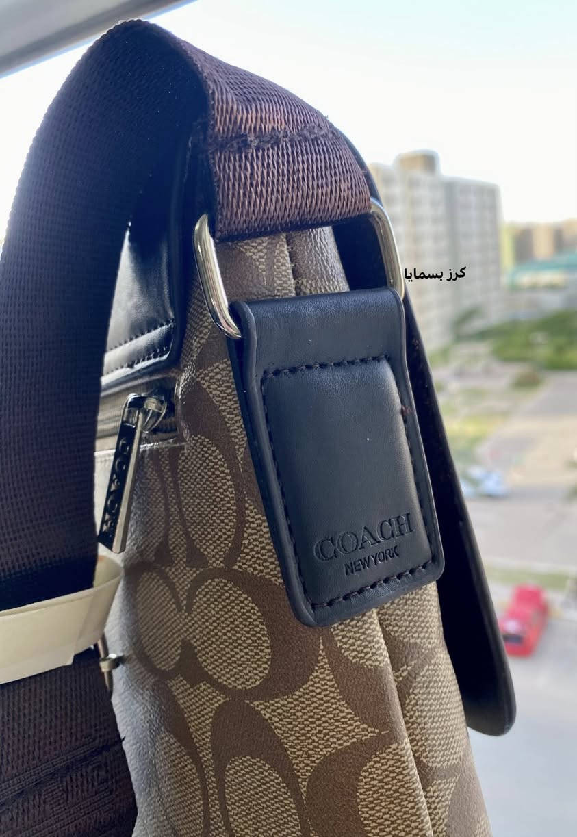 هذه حقيبة كتف للرجال وللنساء من ماركة كوتش 🤎
بتصميم "تيرنر" الكلاسيكي.
تتميز الحقيبة بتصميم "فلاپ" (قلاب) مع طباعة الشعار المميز للماركة🥰
الحقيبة مصنوعة من قماش مقاوم ومزين بنقوش الماركة مع تفاصيل من الجلد الناعم 🤎
توفر الحزام القابل للتعديل خيارات حمل متنوعة، مما يجعلها مناسبة للاستخدام 😍
متوفر توصيل .


**إذا كنت صاحب هذا الإعلان وتريد حذفه لأي سبب، رجاءا أرسل رسالة إلى الدعم الفني**