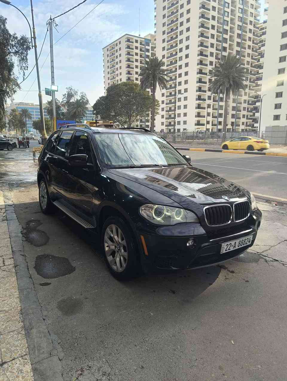 السلام عليكم  للبيع بي إم x5
موديل 2012
مكينه 6سلندر N55 توين تيربو  
تخم تاير جديد 
كهربائيات كله شغاله بلادي 
بسمي السياره 
تبريد تدفئة 
غرفه جديده /السعر 165
اللون : اسود من الداخل صاج
الإضافات : سقف بانوراما/ مقاعد جلد كهرباء مع ذاكرة تخزين/ تدفئة مقاعد/ و متعددة الخصائص / كاميرات 360 درجة / صندوق خلفي كهرباء/ بصمة تشغيل و دخول/ ستائر جانبية/ لوحة تحكم خلفية للمكيف/ جنط 19 انش / اضاءة ذاتية/ اضوية امامية زينون مع Led / حساسات اصطفاف 360 درجة/ هاند بريك الكتروني مع خاصية ال Auto Hold/ مكيف تتش/ ايرباج ) Auto lights | اضاءة ذاتية 
Airbags | وسائد هوائية 
Bluetooth | بلوتوث 
Navigation Maps | خرائط الملاحة
احمد العراقي 
للاستفسار الاتصال على 
***********‬‏
متواجد على الفيس
مكاني بغداد الشعلة
