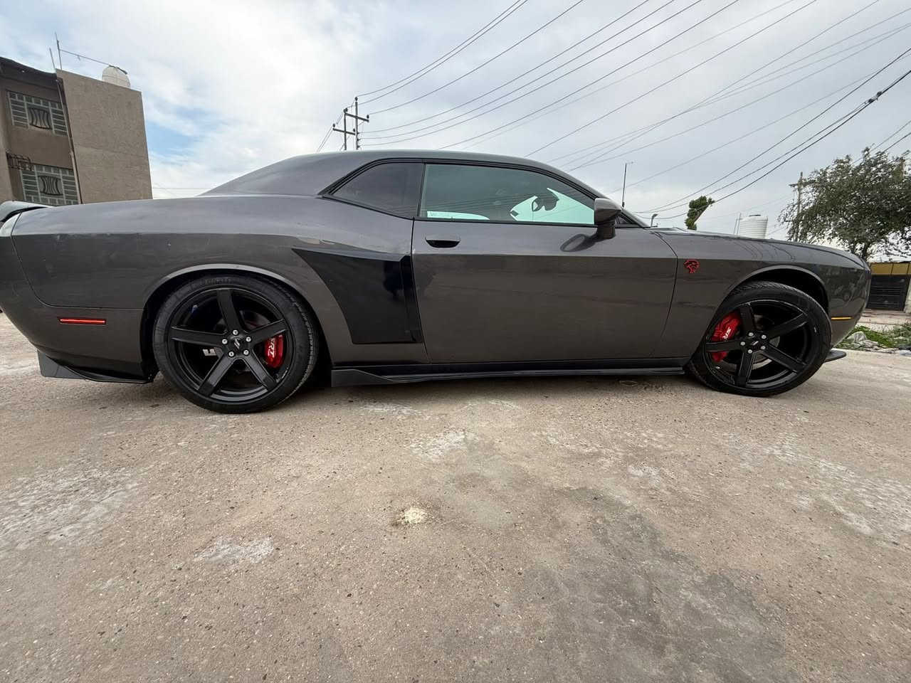 السلام عليكم اخواني الاعزاء
دوج جالنجر للبيع فقط
موديل 2015 SXT V6
6 سلندر 3600 
كير محرك مكفول 
السياره اصل 15 بسمي رقم بغداد الدولي 
هزه جديده ثاني يوم تحويل 
شاشه كبيره كشن حضن 
حادث السياره فقط بنيد بدون ايرباك اكرر بدون ايرباك وصور الحادث بل منشور 
ويل السياره 20 ابو النجمه القويه 
هنا بل عراق صار بيهه شخوط بل جاملغ الامامي والخلفي جهه السايق وصبغتهن باقي السياره مكفوله ماشيه 122mi 
جاهزه من كلشي بدون نقص 
السعر المطلولب 146 $
الاستفسار الاتصال على ***********
