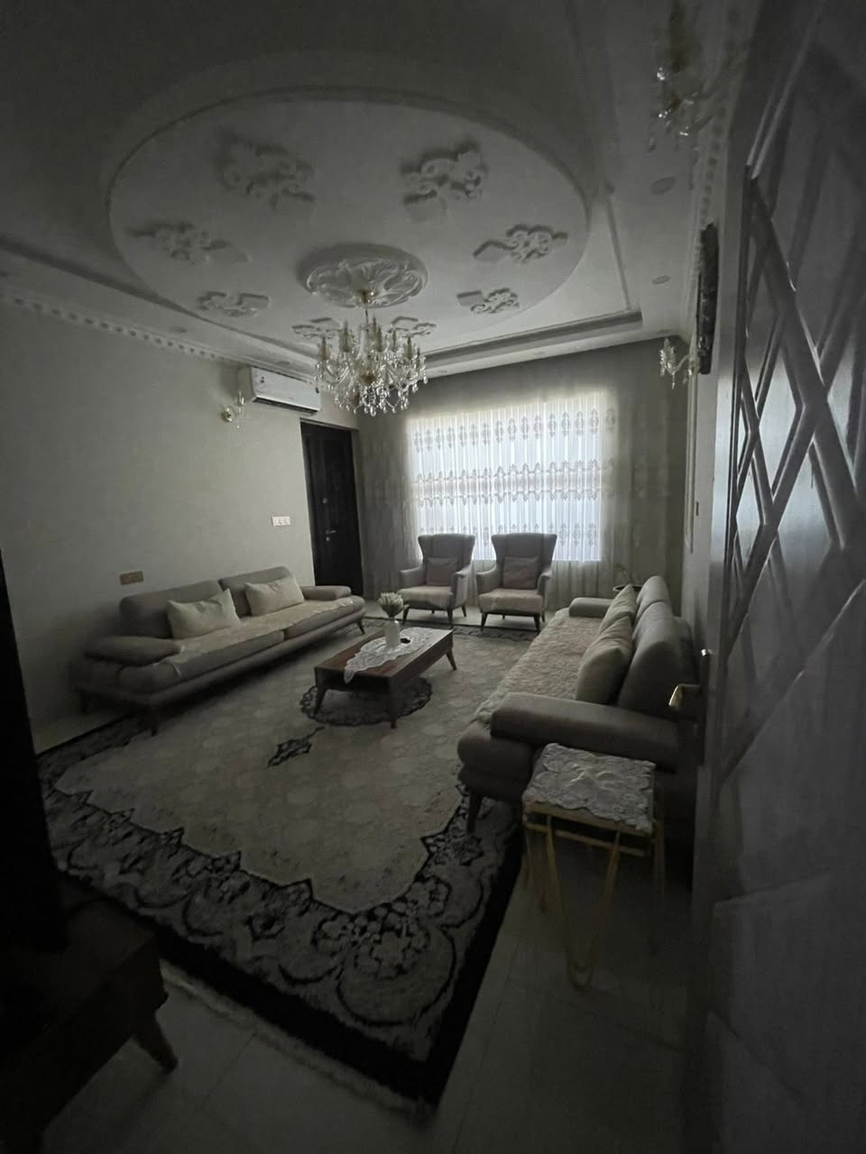 دار للبيع العنوان روناكي 
المساحة 100 متر ركن شارع عريض طرفين 
طابو ملك صرف 
طابقين 
للاستفسار ***********
