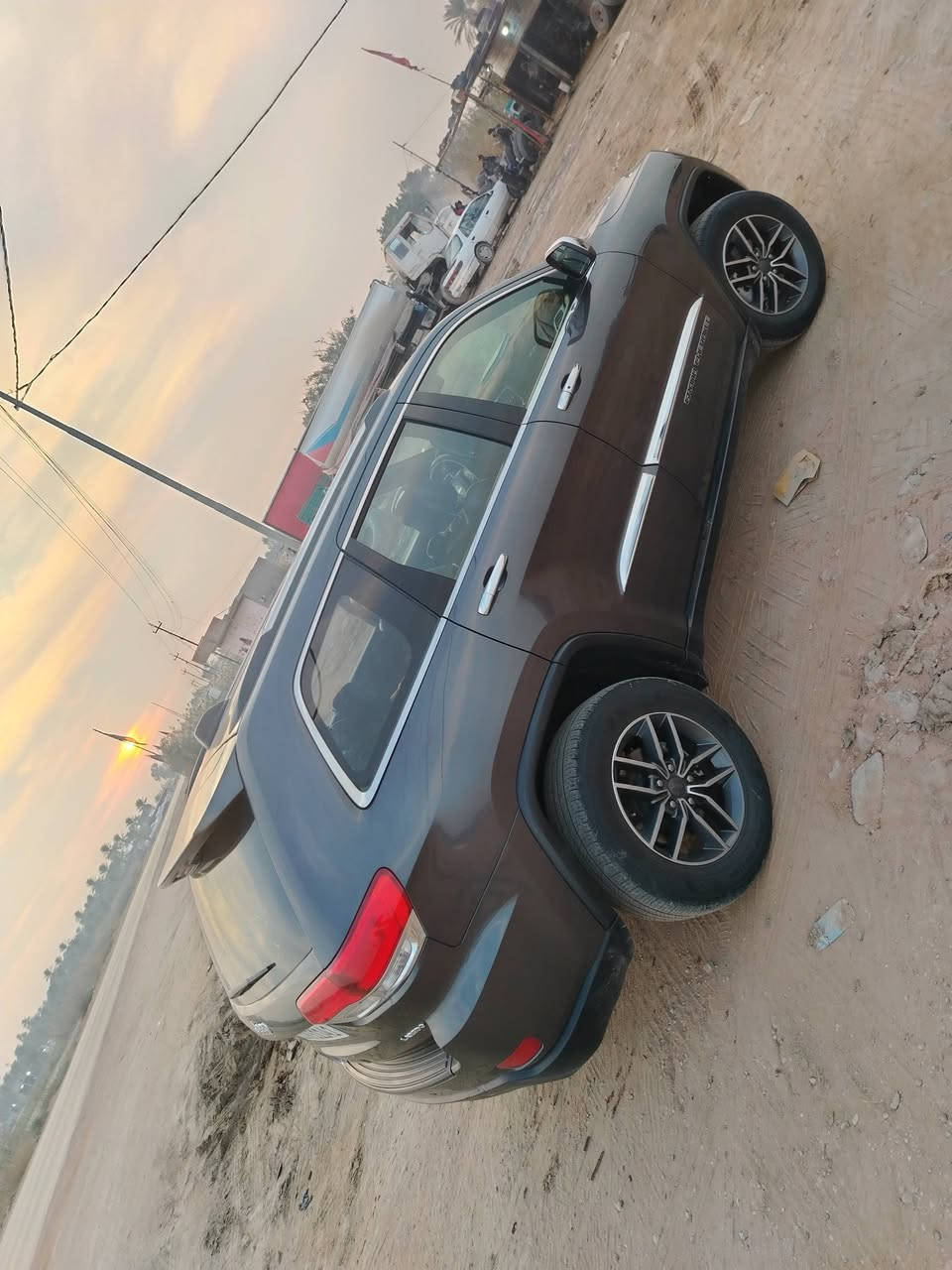 السلام عليكم جيب 2019 شيروكي  وارد امريكي مكفوله ماعدا دعاميه اماميه بيها صبغ  مكينه كير مكفوله تخم تاير سياره مابيها اي نقص مكاني بغداد الدورة مراوس ترهم سعر250 وبيها مجال هذا رقم تليفون***********
