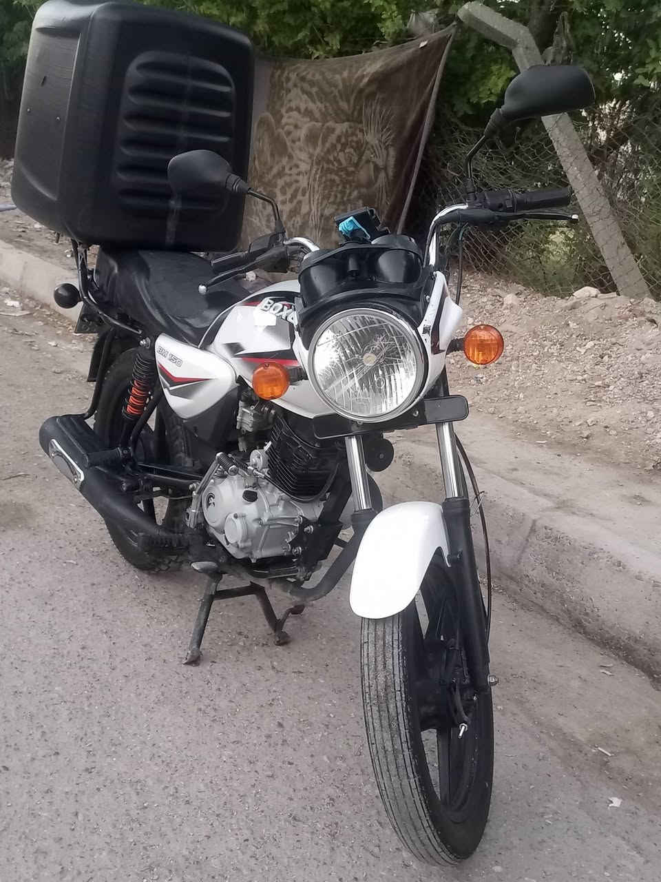 السلام عليكم دراجه بوكسر للبيع موديل 23 مرقم مكان بغداد دراجه مجفته تجفيت كامل وجديد بس عوزه روله طلبو عليهه 100 لن تجفيت كوله جداد ويرادله ترتيب بسيط عارضه 1700 وبيه مجال للطيبين الرقم ***********
