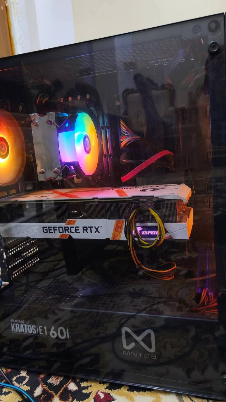 🔥 كمبيوتر جيمينج قوي للبيع – أداء عالي وسعر مناسب 🔥

تبحث عن جهاز يجري أحدث الألعاب على إعدادات عالية وبسلاسة؟ هذا هو الخيار المثالي لك! ✅

المواصفات الفنية:

· 🎮 كرت الشاشة: RTX 3070 Ti 8GB
    درجة الحرارة على 2K: 78°C (ممتازة وضمن المعدل الطبيعي)
· ⚙️ المعالج: Intel Core i5‑12400F
· 🧠 اللوحة الأم: B660M
· 🚀 الذاكرة العشوائية (RAM): 16GB (2 × 8GB) Dual Channel
· 💾 التخزين:
  · SSD 512GB
  · HDD 1TB
· 🔌 مزود الطاقة: 600W
· 🖥️ الشاشة: 1080p @ 75Hz
· ⚡ UPS: 1500 فولت أمبير (حماية ضد انقطاع الكهرباء)

معلومات عامة:

· الحالة: نظيف جداً، استخدام شخصي.
· الأداء: يشغل ألعاب AAA على إعدادات High / Ultra بسلاسة تامة.
· السعر:1.100 دينار
· المكان: ذي قار – المركز
· التوصيل: ❌ غير متاح – المعاينة والاستلام شخصيًا.

ملاحظات البيع:

· 📞 للجادين فقط – الجهاز قابل للفحص والتجربة رقم الاتصال ***********
