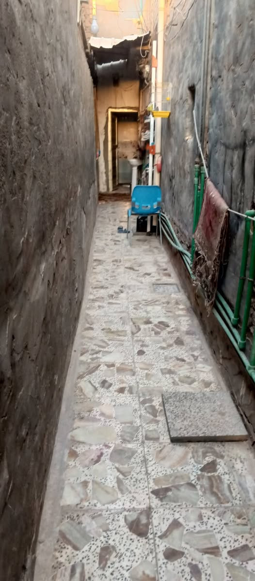 السلام عليكم بيت للبيع أو مراوس بيت أكبر المساحه 80 م علمن البيت ممر طابقين طابو صرف منطقة الاكرمين جوه مطبخ وستقبال اوفوك غرفتين قرب شارع ميزانيه رائد او الشارعين الي يودن على مستشفى طيبه عرض الشارع 15م بيع او مراوس بيت أكبر 150 او 200 وانطي فرق *********** بي واتساب
