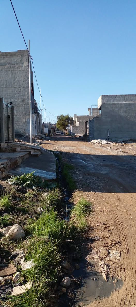 أرض للبيع (بيها بناء تكعيب)
الموقع : مزارع الحدباء (قرب جامع سدرة المنتهى)
المساحة : 150 متر على شارعين وجه وظهر
الواجهة : 7.5 متر
الاتجاه : شروق تام وغروب
صنف الارض : زراعي سند25 حق التصرف 

للاستفسار
***********
***********
