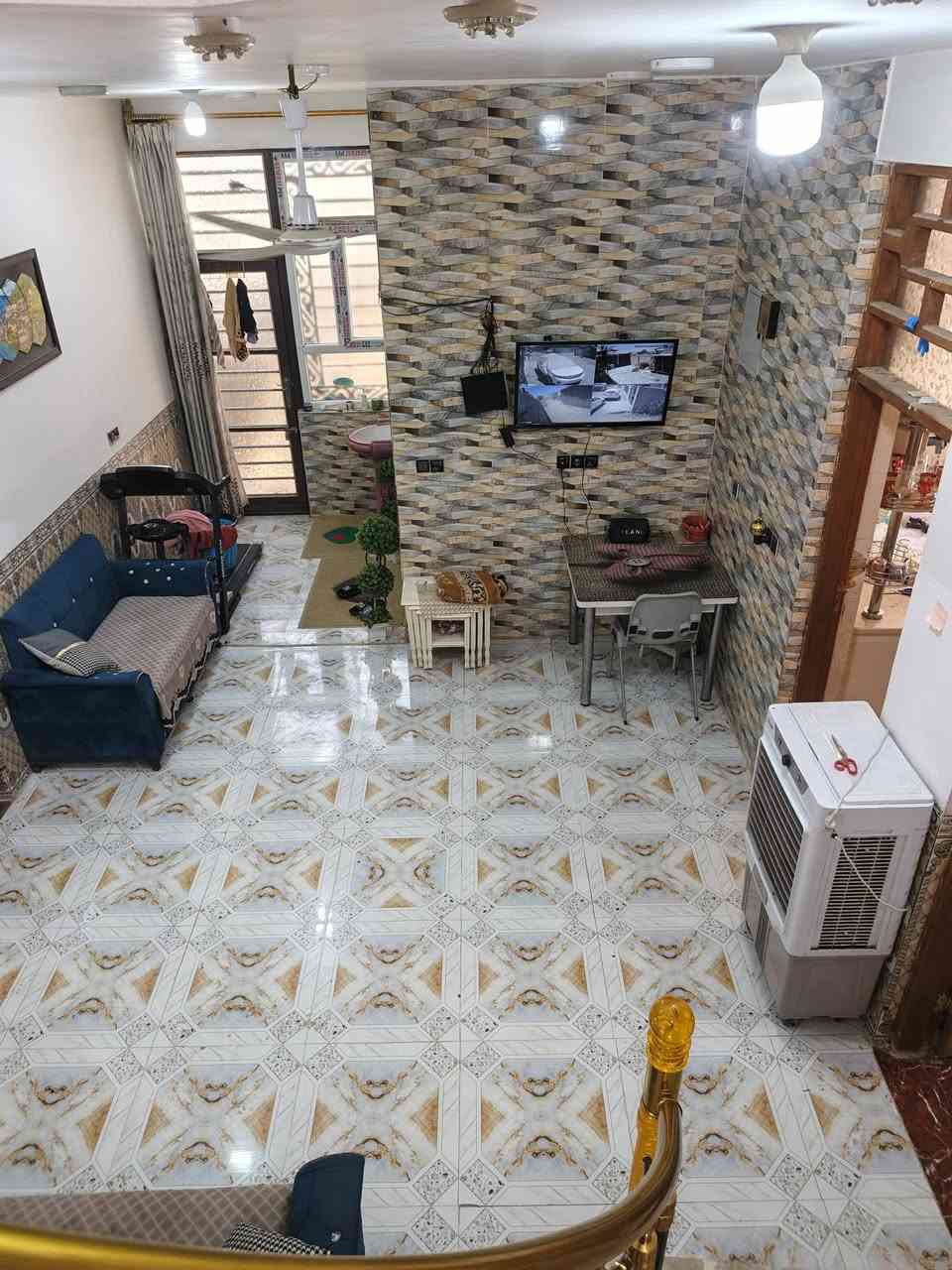 بيت لبيع في حي الحكيم 
نزلت عميد جادر قرب شارع العام بيت بناء طابوك
داخل فرع بيت ركن مساحه 200 وجه 12 نزال 17 
بيت مرقم بلديه يحتوي على غرفتين وصاله ومطبخ وستقبال وصحيات بيت جاهز السكن سعر 57قابل تفوق الاستفسار تصل على رقم أو واتساب ***********
