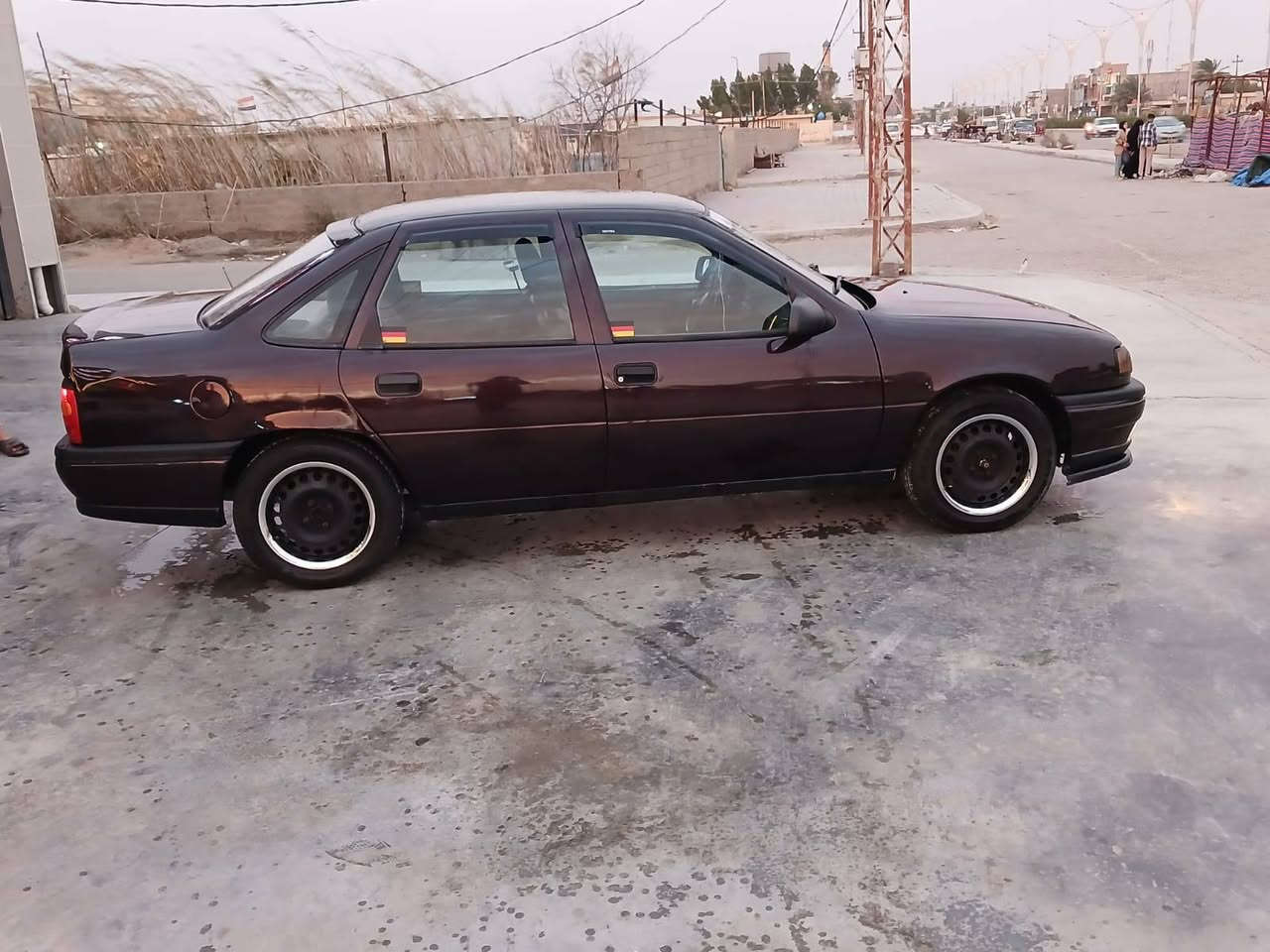 السلام عليكم اوبل فكترا حجم 20 رقم بغداد سنويه لحد 28 موديل 93 مكينه جديده لا صرف ولا تبخير كير عادي صدر امامي جديد صدر خلفي جديد ارضيه كشنات مدوشمه تخم تاير باتري جديد السياره مصبوغة فرن للجماليه كهربائيات كله شغاله السعر 44 وبيها مجال 
***********
***********
