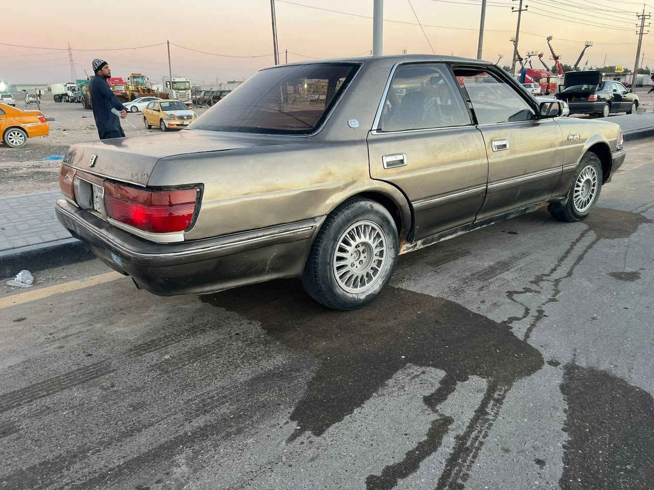 السلام عليكم 
هارتوب موديل 1990
مكفوله من الگص والنقل رقم كربلاء سنويه لل28 مشروع وطني تريد وكاله تريد تحويل 
مكينه 2 ونص گير كفاله 
كهربائيات شغاله 
بيها دخانه اول تشغيل من تحمه تگطع 
حداديه جديده تايرات جدد سبير 
السعر 23 ورقه بيع مستعجل مكاني البصره 
***********
