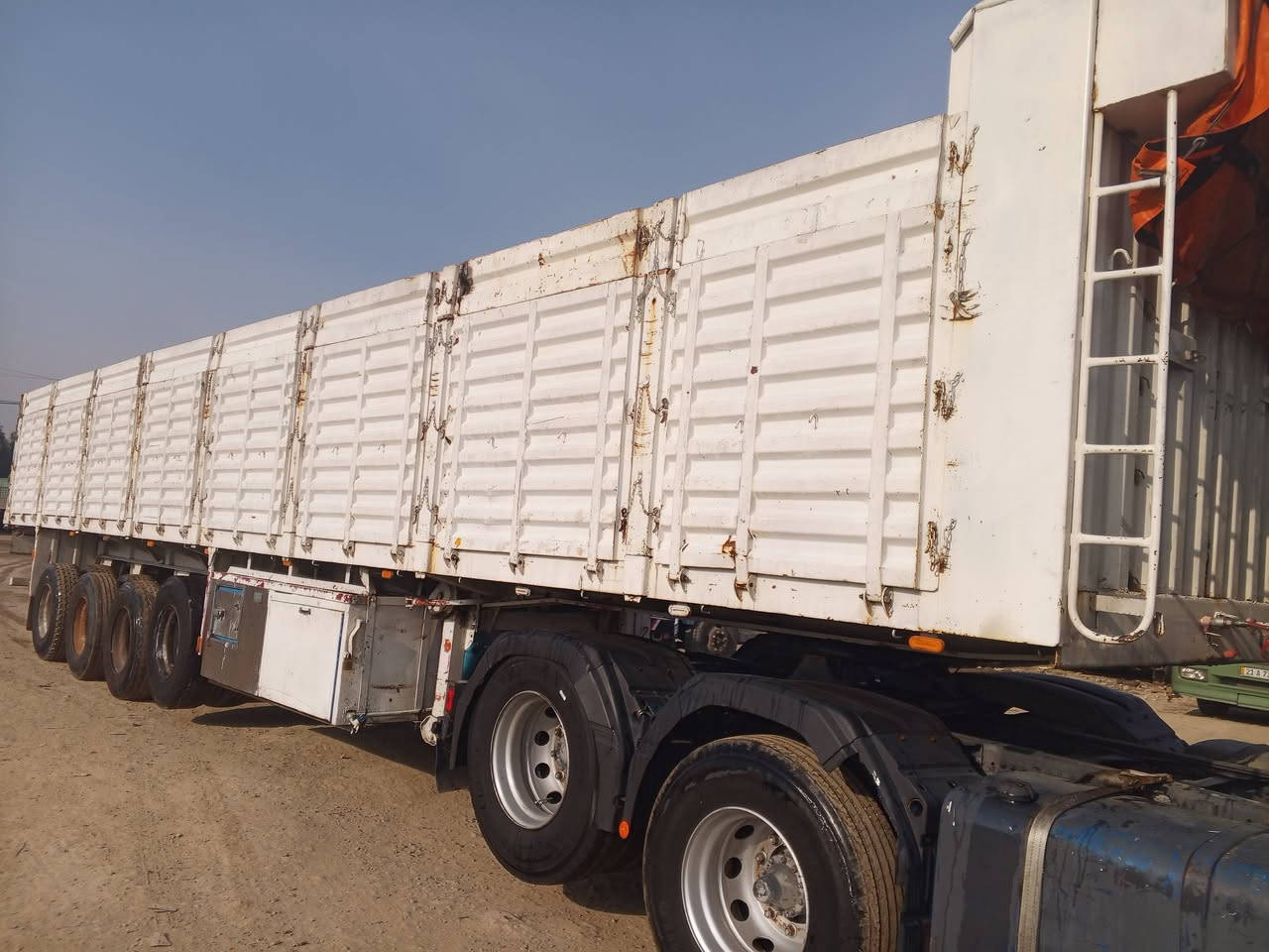 عربانه للبيع شاصي بلوم طول 60ـ13صفاح تنفتح السعر 125$الشراي يتصل على هذا الرقم ***********
