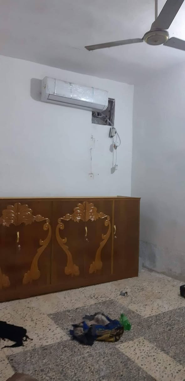 بيت ٢٠٠ متر طابو صرف حي المهندسين شارعه ٢٠ متر عكاده
عالي عن الشارع 
للاستفسار
واتساب اتصال***********
