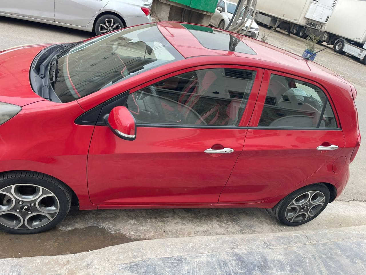 سلام عليكم 
كيا بيكانتو موديل ٢٠١٦ رقم بغداد 
فول مواصفات فتحه بصمه (تشغيل وابواب )
حساس خلفي بلادي كامره مري جانبيه كهربائيه  كير ومحرك مكفولات
السياره مكفوله من الصبغ ماشيه ٦٤ الف
بيه ملاحظات بالصدر بسيطه  السياره كامله شرط الفحص مكان السياره بغداد / البنوك *********** 
السعر ١٠٥ $ بغداد, العراق
