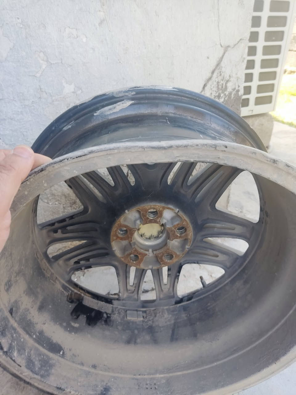 السلام عليكم ويل 19 استنكر خلفي السعر 100 ألف التفاصيل داخل الفديو مكاني بغداد قرب علوة الرشيد الدورة ***********.  ***********
