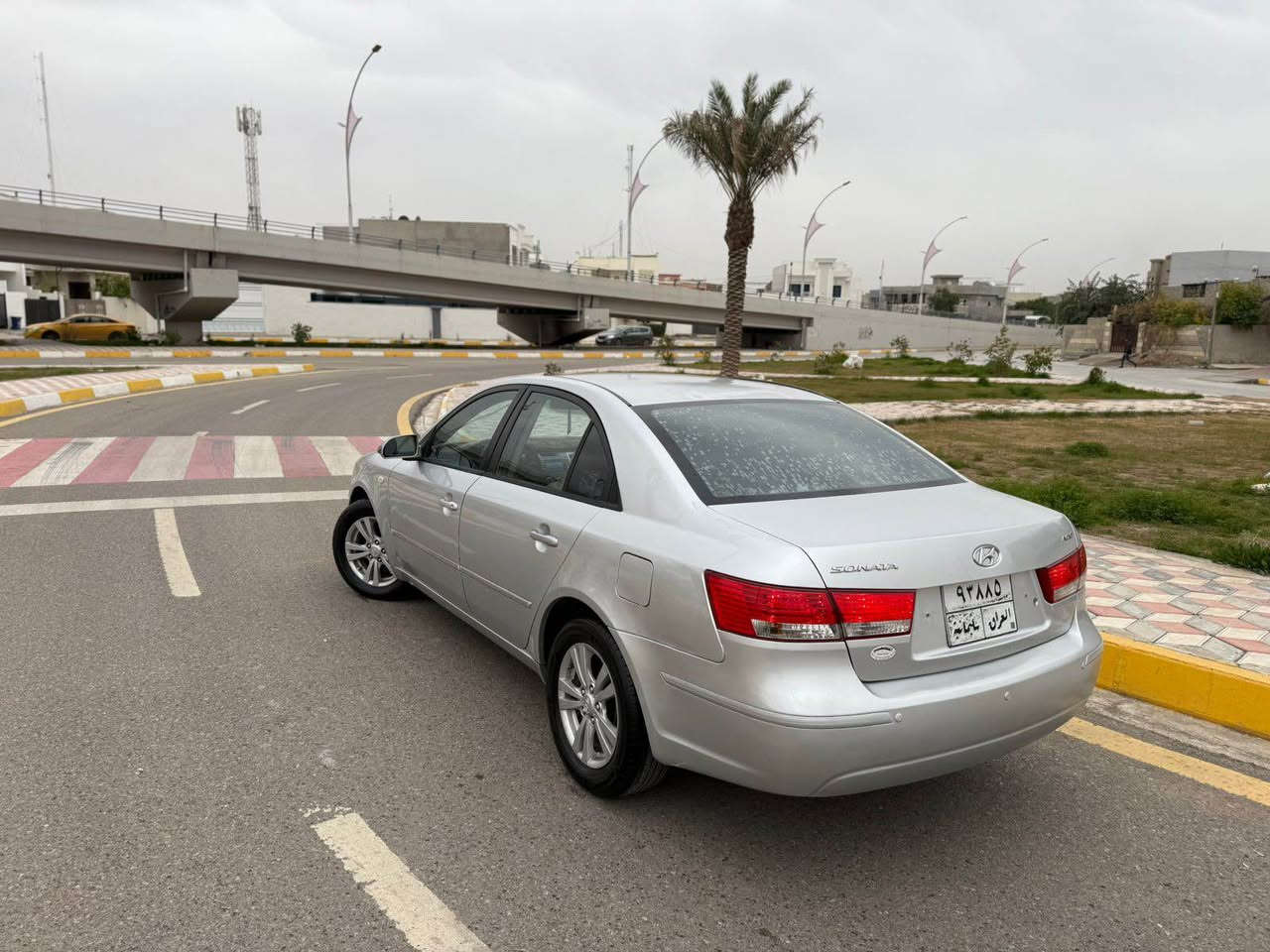 السلام عليكم للبيع فقط نقد بسعر مناسب (105) 
سوناتا خليجي 2009 محرك 20 دوش مرغوب محرك وكير شرط برغي مامفتوح مكفولات
بيها صبغ جاملغ سكن فقط بدون دواخل بدون ايرباك بدون ضربة شرط 
مواصفات ABS تحكم ستيرن مرايات شفط ويل كروم حساسات 
سيارة جديدة وبدون نواقص خير من الله وبالعافية على الياخذها 
صدر وتايرات بطارية تبريد كله شرط 
رقم سليمانية وبسمي وبيها بطاقة بانزين 
مكاني كركوك شارع القدس وهذا رقمي 
*********** خابر وبخدمتك كركوك, العراق
