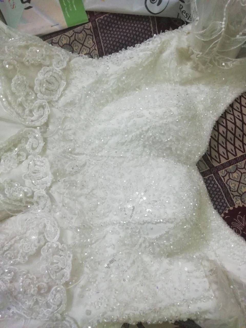 سلام عليكم 
بدلة عرس للبيع ملبوسة مرة وحدة نظيفة و ما بيها اي عيب تنباع هي وملحقاتها سعرها ١٢٥ الف و بيها مجال للجادين فقط 
للتواصل رقم الهاتف ***********
