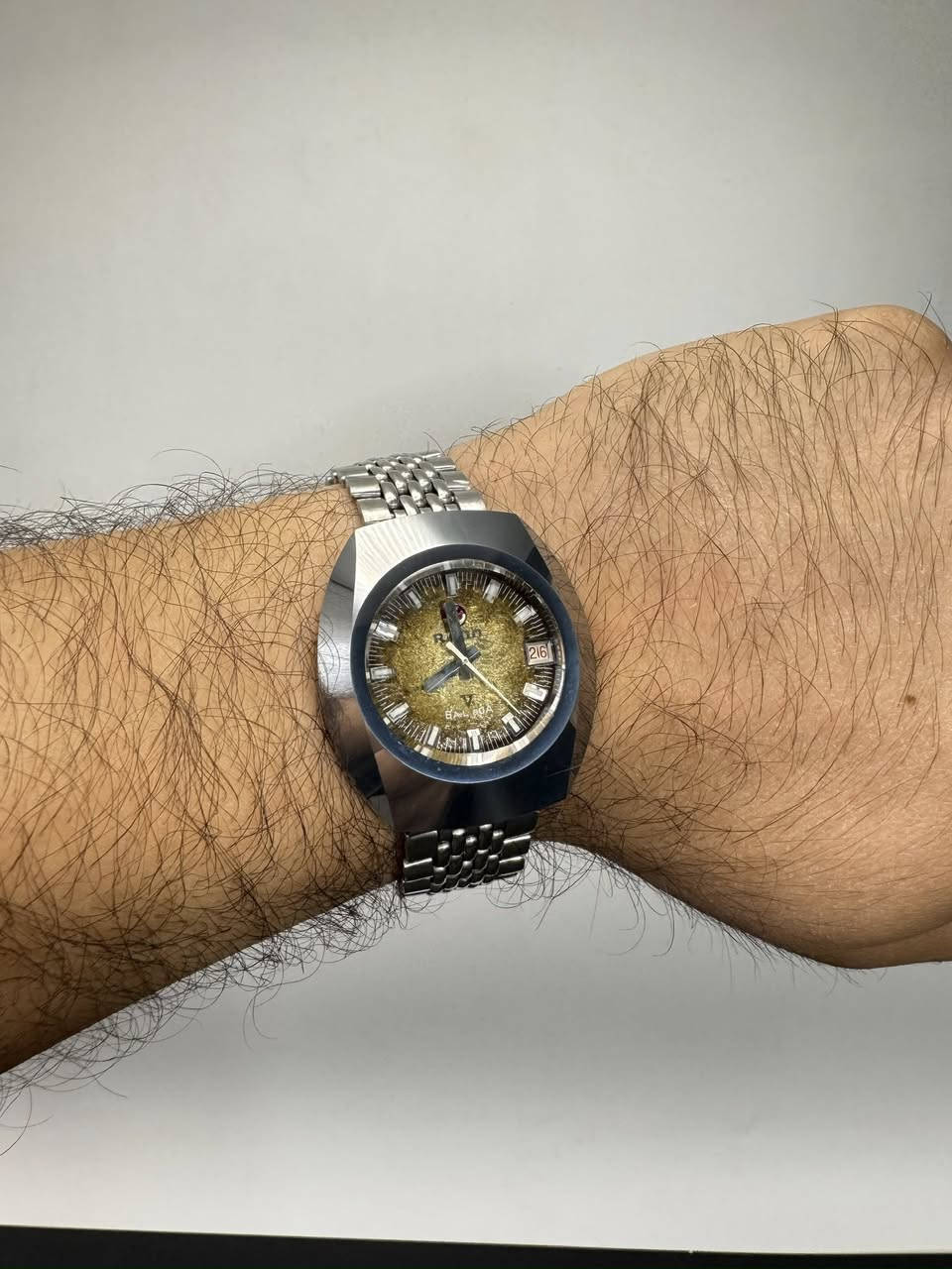 RADO Diastar 1970
جديدة لوك شمع غير مستخدمة (بدون مرفقات) بنسبة نظافة ممتازة
السير بلادي كامل
- القطر 36*40
- زجاج مضلع
- الماكنة أوتوماتيك
- مينا نادرة مميزة
للإستفسار مراسلة الصفحة ، يوجد توصيل الى جميع محافظات العراق
(نتعامل بالساعات الأصلية فقط)


**إذا كنت صاحب هذا الإعلان وتريد حذفه لأي سبب، رجاءا أرسل رسالة إلى الدعم الفني**