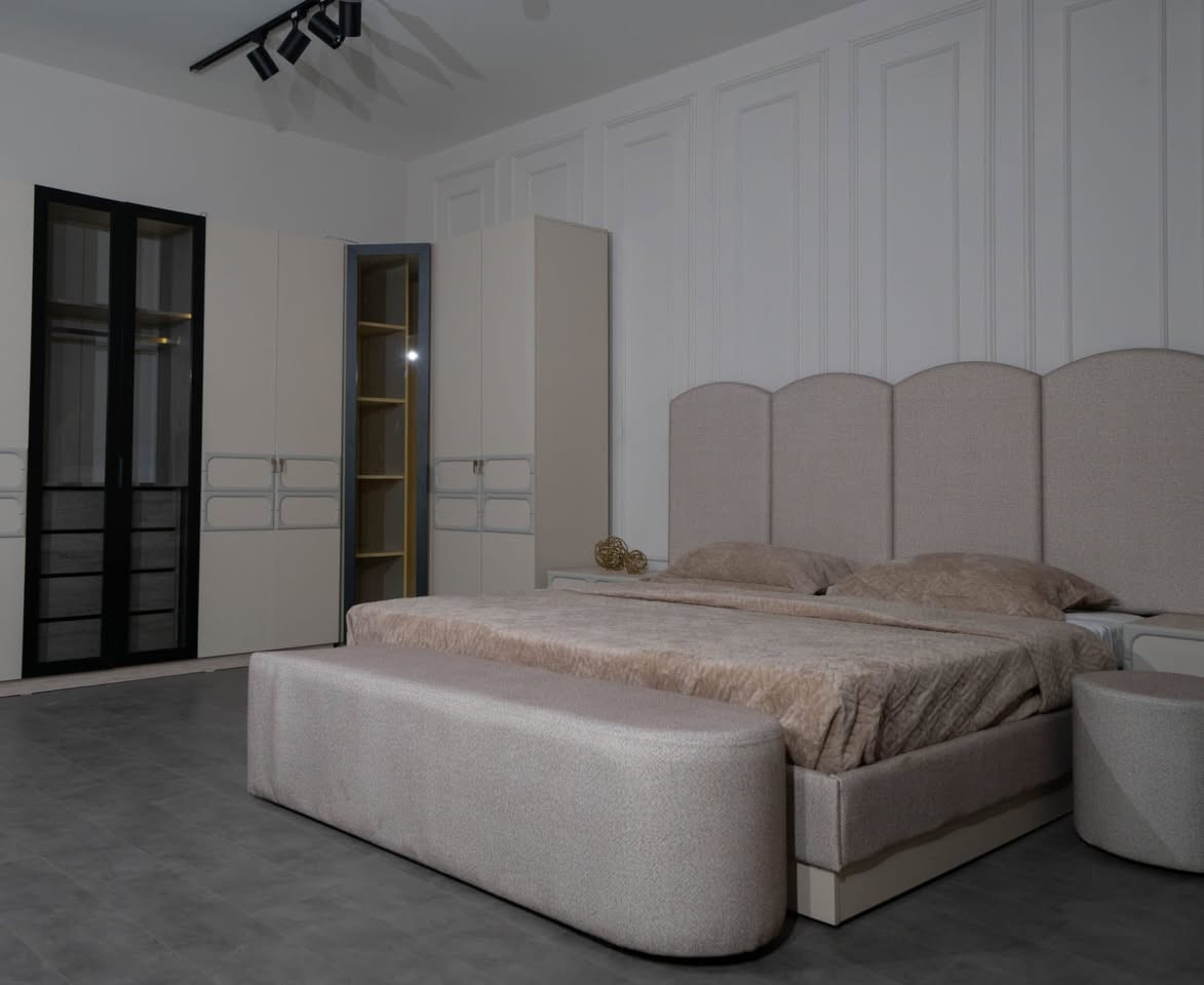 🛋️ موديل برنس زاوية
 • عدد القطع: 11

المميزات:
 • ✅ الشازلونه بشكل جديد
 • ✅ إنارة بالمرآة قيافة
 • ❇️ ضهر بلوك
 • ✅ المصنع الأصلي
 • ✅ قياسات ضخمة
 • ✅ إنارة بالكنتور
 • ✅ إنارة بميز التواليت
 • ✅ سرير ثلاثي

📩 للطلب أو الاستفسار: راسلوا الصفحة أو تواصلوا عبر الرقم:
📱 *********** (واتساب متوفر)

⸻
