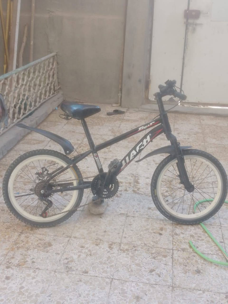 سلام عليكم
بايسكل اكسل جبلي حجم 22 للبيع
بيه ستاند هاتف وستانه 
ما يحتوي على كير فقط بريك خلفي بريكه ب مكان يوكف
عنوان ناصريه مركز حي بشائر قرب مدينه مائيه اكو توصيل اماكن قريبه 
سعر 45بيه مجال بسيط


**إذا كنت صاحب هذا الإعلان وتريد حذفه لأي سبب، رجاءا أرسل رسالة إلى الدعم الفني**