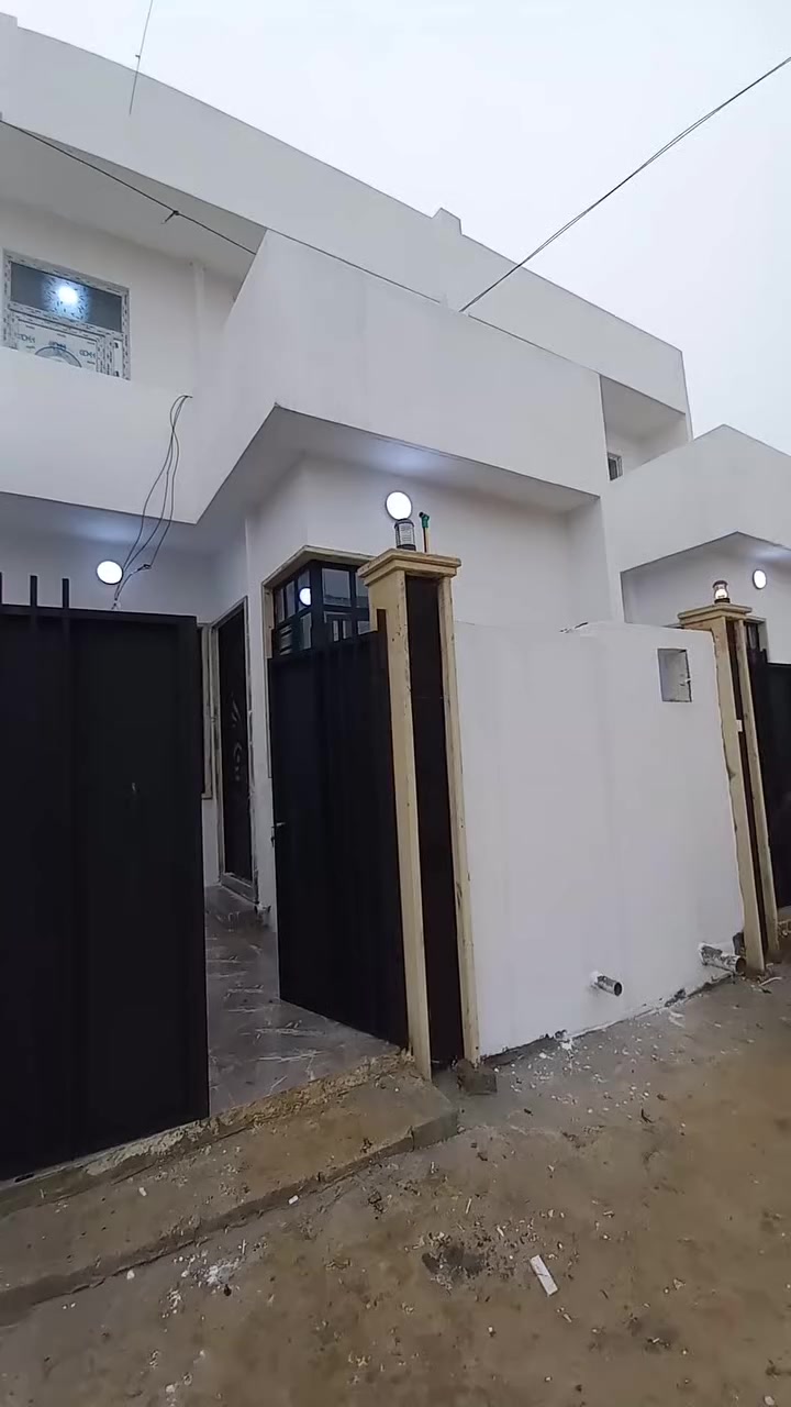 بيت للبيع العنوان القوسيات 📚قرب المدرسه الصينيه المساحه ١٠٠متر طابق ونص 🔑كامل مفتاح 🚪تسليم فوري الاستفسار على الرقم 📲***********
***********
