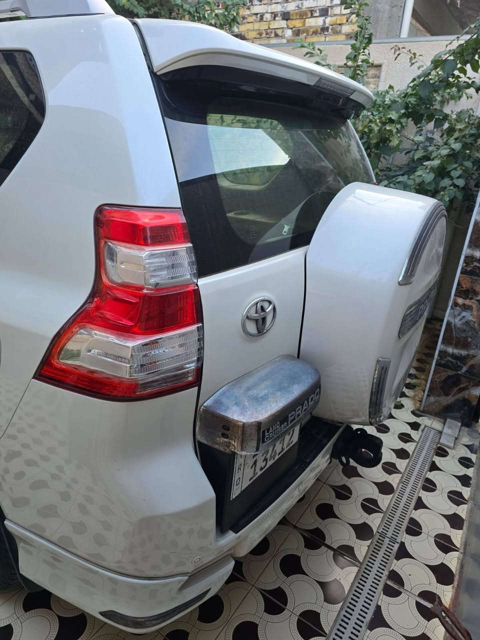 تويوتا لاند كروزر برادو 2012 محدث (2017)
المسافة المقطوعة: 145000 كيلومتر
المحرك: 6 سلندر – 4000cc
فول مواصفات فئة TXL
 أضرار السيارة:
• مكفولة من الحادث
• السونار مرفق مع الصور
تفاصيل إضافية:
• رقم السيارة: بغداد الدولي الجديد
• باسم المالك تحويل مباشر

🛑 السعر سوي تعليق يصل مباشرة 🤖 

• لون السيارة: ابيض صدفي
مكان السيارة: الحلة – بابل

رقم صاحب السيارة 
***********
