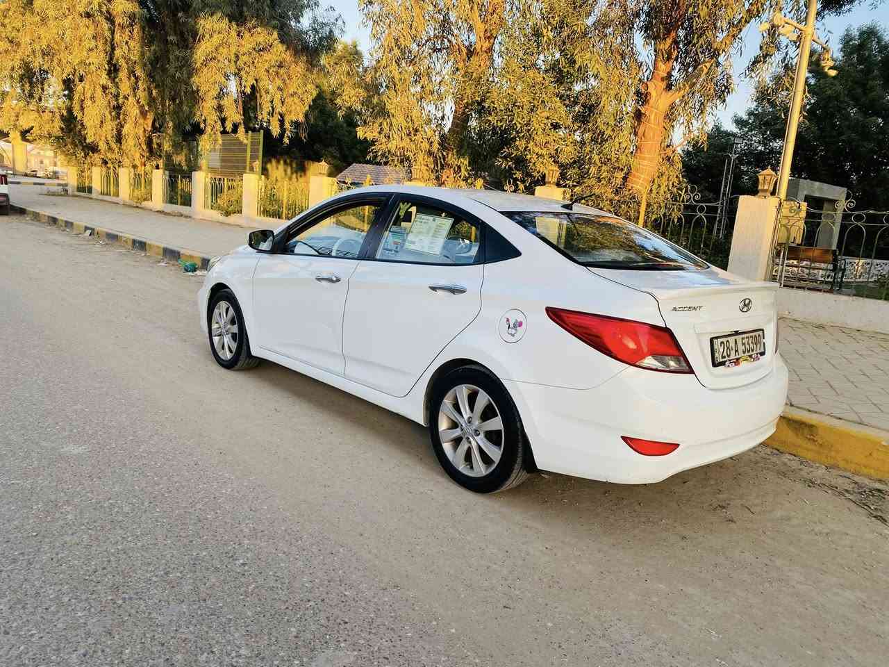 السلام عليكم اكسنت 2015 خليجي 1400 كفاله ماشيه 122  بدون صبغ وتبديل سونارها بالمنشور موجود  محرك وكير وتبريد مابيهن اي مشكله   سياره فول مواصفات فتحه بالسقف تحكم ستيرن شاشه كامره خلفيه تخم تاير حداديه جديده سنويه لل29 هزه بعده ما ساقطه مكان السياره الديوانيه السعر 90 وبيه مجال  للاتصال *********** متوفر واتساب
