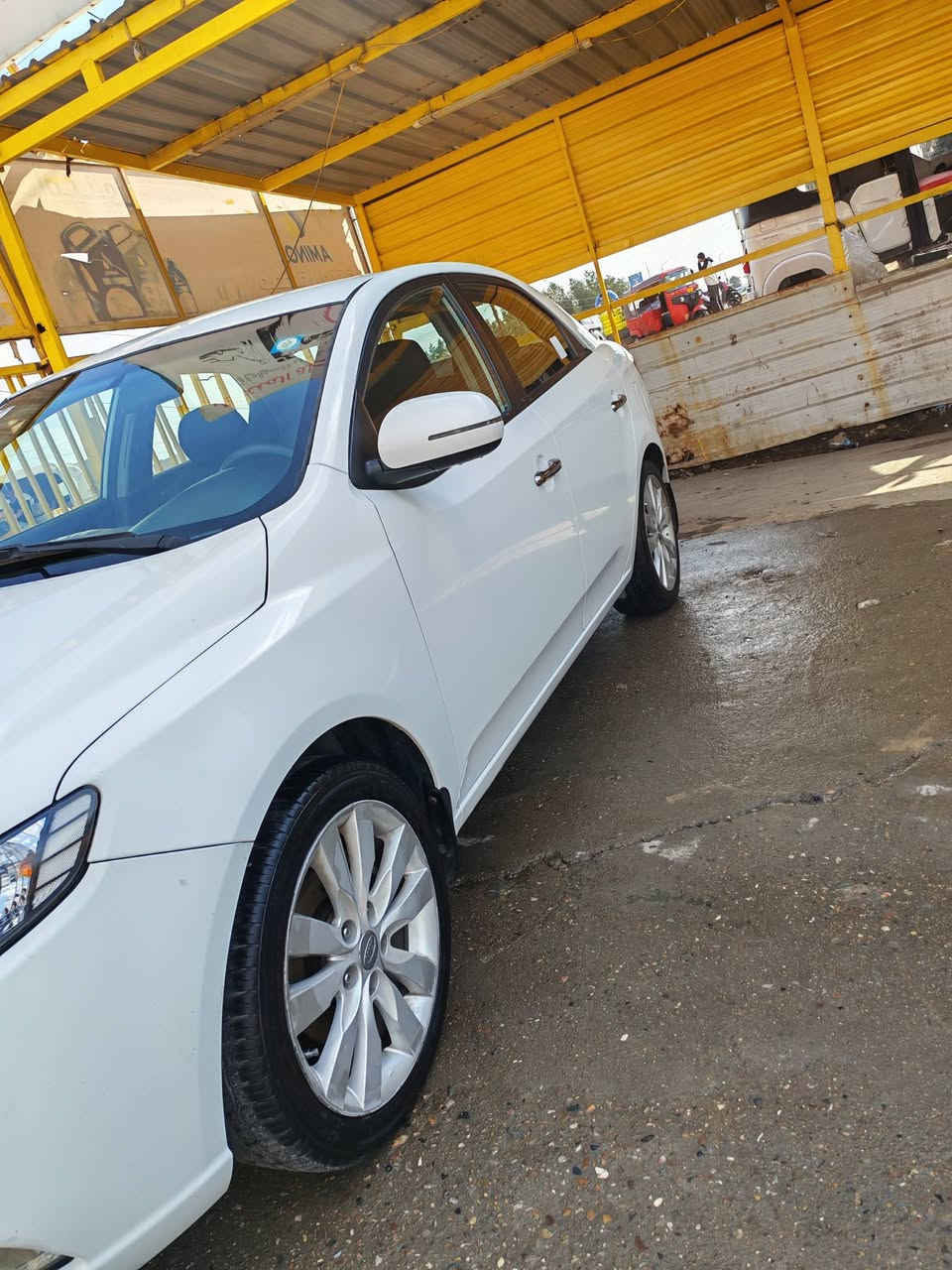 فقط مراوس بفورتي موديل 17 او 18 
سيراتو 2013 خليجي كلين ماعدا نص باب خلفي صبغ اثر طخة كلش بسيطة والباقي كلة كفالة سيارة  جديده جدا  رقم بغداد  بأسمي وهزة جديدة وتخم تاير جديد وصدر جديد


**إذا كنت صاحب هذا الإعلان وتريد حذفه لأي سبب، رجاءا أرسل رسالة إلى الدعم الفني**