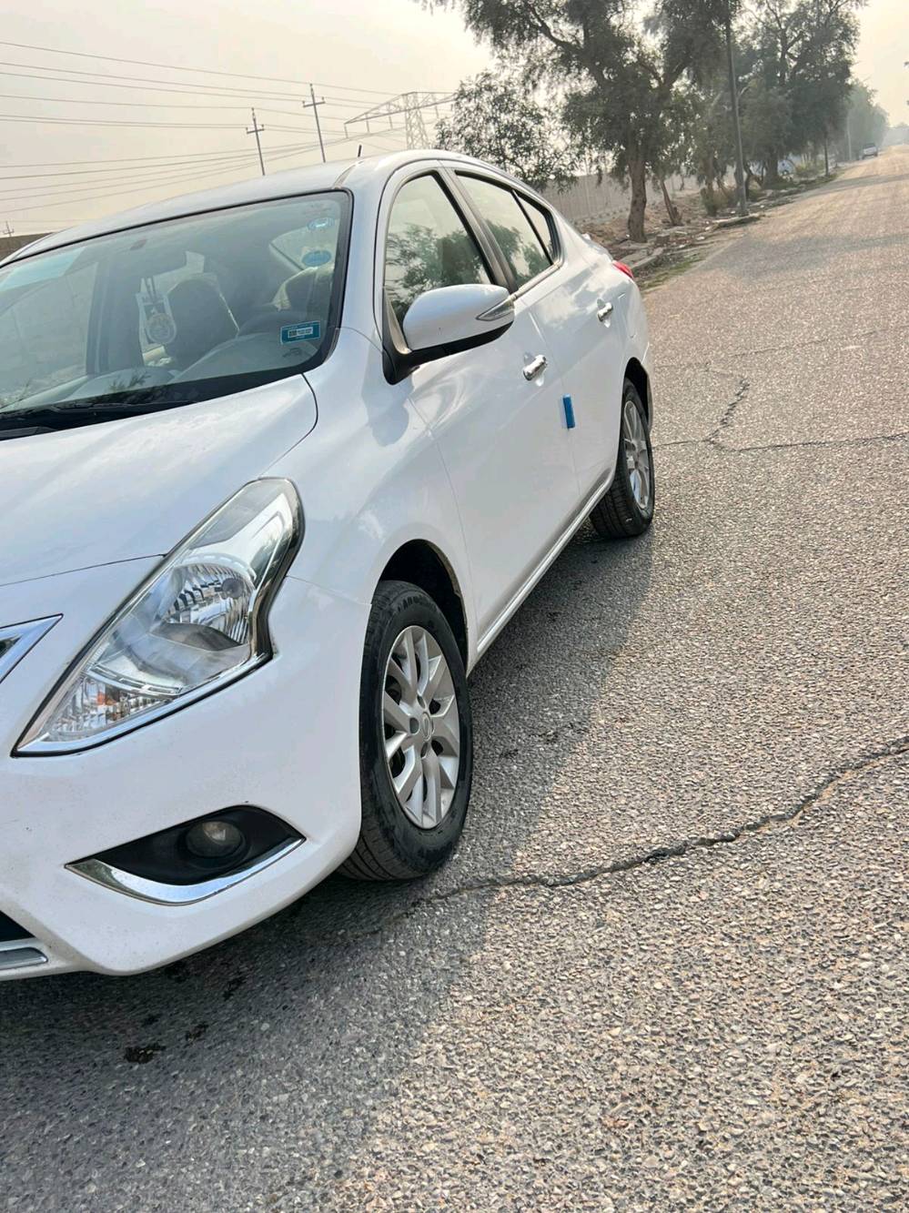 نيسان سني 2024 مكفوله ما عدى شخط بالجاملغ موضح بالصوره اما الباقي مكفول حتى من البارد 
السياره جاهزه وخير من الله 
موصفاتها معروفه 
دواخل بيجي 
شاشه 
كامره 
تحكمات استيرن 
العنوان البصره 
السعر 120 وبيها مجال للشراي 