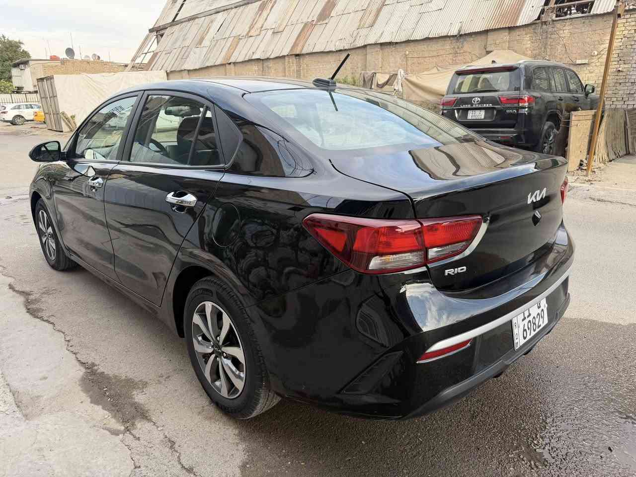 السلام عليكم
كيا ريو 2023
حادث دعاميه خلفيه فقط بدون ايرباك
السياره بصمه شاشه كار بلي كامره 
ويل كب لايت زينون توقيف ذاتي 
ماشيه 38 
رقم بغداد 
السعر 12/200$
المكان الكراده : ***********
