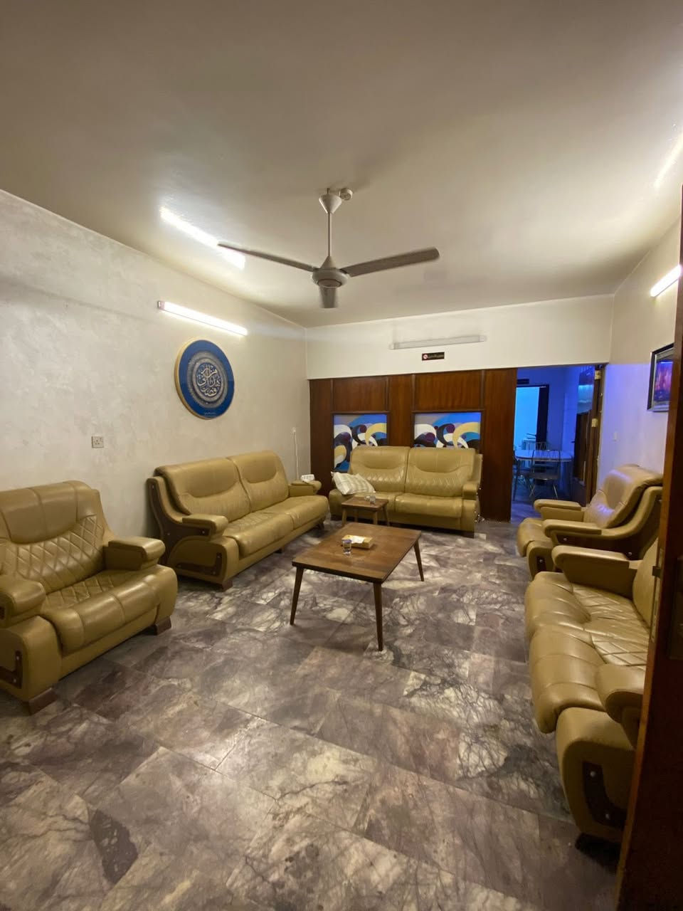 💎 للإيجار في السيدية 💎
📢 منشور رقم: ((474))
🏠 مكتب المتحدة للاستثمار العقاري
بيت 460متر 💒 درجة اولة مع كهرباء 20 امبير مجاني على مدار السنة  يصلح سكني او تجاري  
يتكون من:
💠 5 غرف نوم
💠 صالة واسعة
💠 مطبخ معزول عدد 2
💠 خدمات عدد 3
وكراج يسع 4 سيارات و حديقة 🍏

📍 الموقع: السيدية شارع 40

————————————
📞للاستفسار:☎️ ***********

📍 موقع المكتب:
 السيدية – قرب  مجمع السفير 

🏢 المتحدة للاستثمار العقاري
