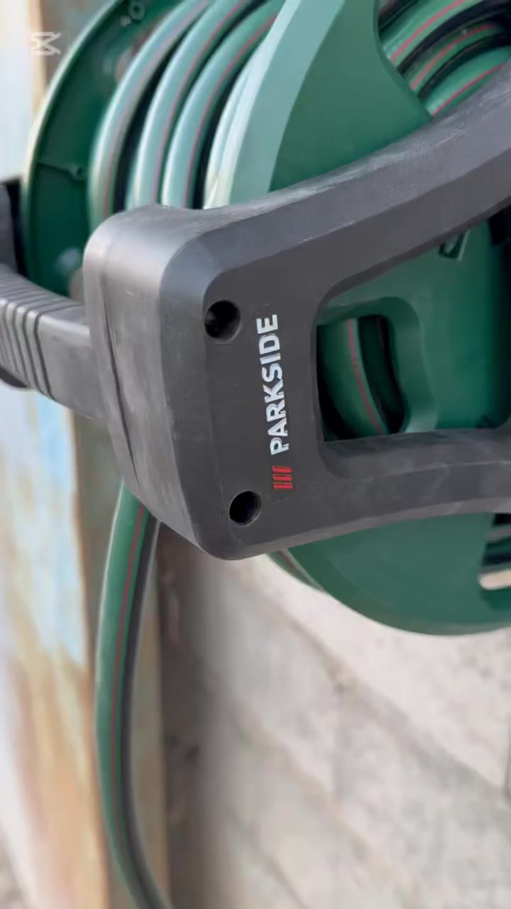 ✨ خرطوم ماء 20 متر مع 4 نوزل.. الحل المثالي لكل احتياجاتك!
هل تعبت من تشابك خراطيم المياه التقليدية وصعوبة تخزينها؟ إليك الخرطوم المتكامل الذي يجمع بين القوة، الطول، وسهولة الاستخدام لسقي الحديقة أو غسل السيارة بكل راحة!
✨ لماذا تحتاج هذا المنتج؟
طول مثالي وتغطية واسعة: يصل طوله إلى 20 متر، مما يمنحك حرية الحركة في الحديقة أو الكراج بسهولة تامة.
4 رؤوس رش (نوزل) متنوعة: يأتي مع 4 أنماط رش مختلفة لتناسب كل المهام، من سقي النباتات الرقيقة إلى التنظيف القوي بالضغط.
نظام تخزين ذكي: مزود ببكرة لف يدوية تمنع تشابك الخرطوم وتحافظ عليه منظماً ومحمياً بعد كل استخدام.
متانة عالية: مصنوع من مواد مقاومة للعوامل الجوية تضمن لك عمراً طويلاً وأداءً مستقراً.
💰 السعر والخدمة:
السعر: 25,000 دينار فقط! 🏷️
التوصيل: متوفر لجميع المحافظات بـ 5,000 دينار فقط. 🚚
🔥 اطلبه الآن ولا تتردد!
اجعل مهام التنظيف والسقي أسهل وأسرع مع هذا الخرطوم المتكامل.
للطلب والاستفسار:
أرسل لنا رسالة مباشرة (Direct) 💌


**إذا كنت صاحب هذا الإعلان وتريد حذفه لأي سبب، رجاءا أرسل رسالة إلى الدعم الفني**