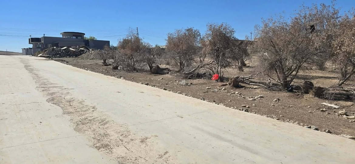 قطعة ارض للبيع القوسيات 
مساحة 100متر 
خدمات كاملة ماء كهرب تبليط 
بيها كرت بلدية مشمولة بالتمليك 
السعر مناسب جدا
***********
