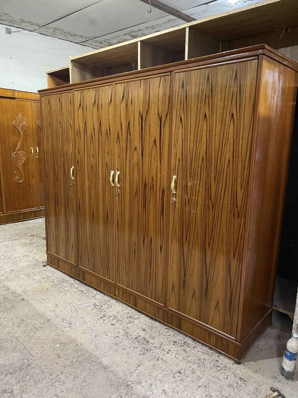 كنتور ٤ باب كامل سعره ٢٦٠ وبي مجال مكانه نجف ***********
