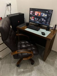 تجميعة كاملة للبيع   شاشة 2k 180hz asus حجم27 ميز مكتبي مع الجرار+كرسي...