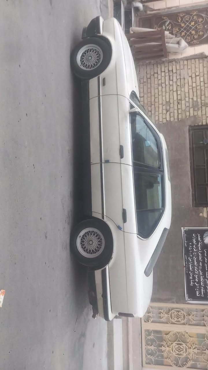السلام عليكم عندي سياره للبيع بي أم موديل ١٩٩١ السياره ب اسمي٥٣٥ كير عادي تبريد شغال حداديه نص  تخم تاير جديد  الرقم انكليزي السعر ٣٢ وبيها مجال بسيط للشراي عنواني مدينه الصدر قطاع ٧ وهذا رقمي *********** اخوكم ماهر الدليمي

