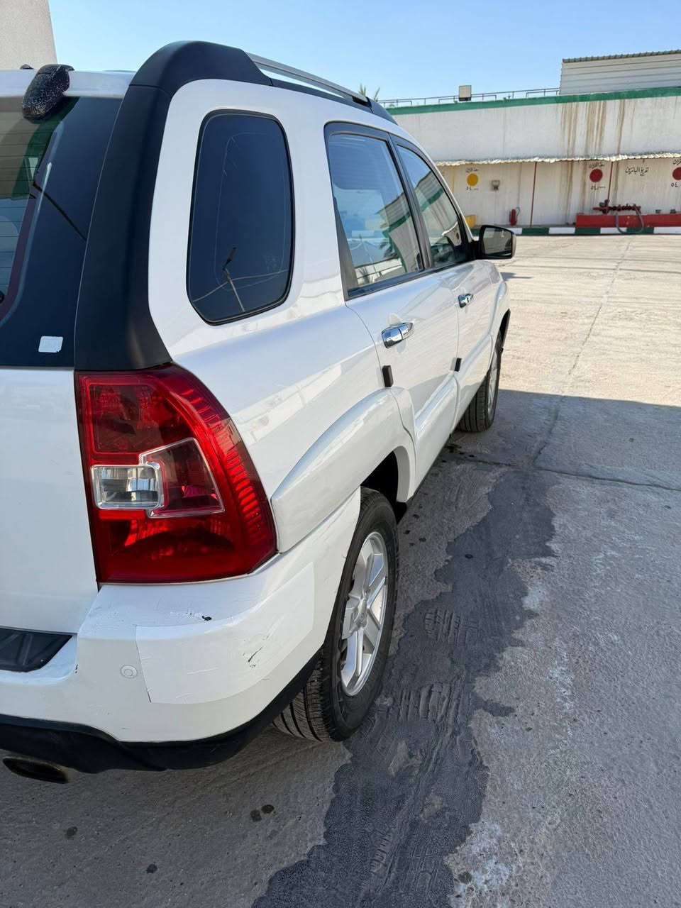 السلام عليكم سبورتج موديل 2009 خليجي رقم بغداد انكليزي تحويل مباشر باسمي. مكفوله من الصبغ والفتح والضربه 

التفاصيل. 
1. حداديه نص عمر 
2.بيه بارد في قليل في باب السائق اثر طخه دراجة 
العنوان كربلاء الحسينيه قرب محطة وقود الابراهيميه 
***********
السعر 122ورقه. وبيه مجال حك الجيه..
