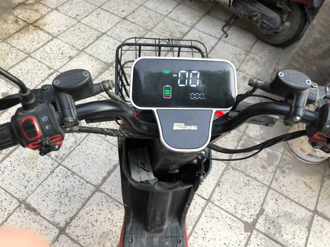 مرخصه صاحب الكروب دراجه شحنr9فول موصفات 5بطاريات جديده السعر 350للتواصل على هذه الرقم ***********
