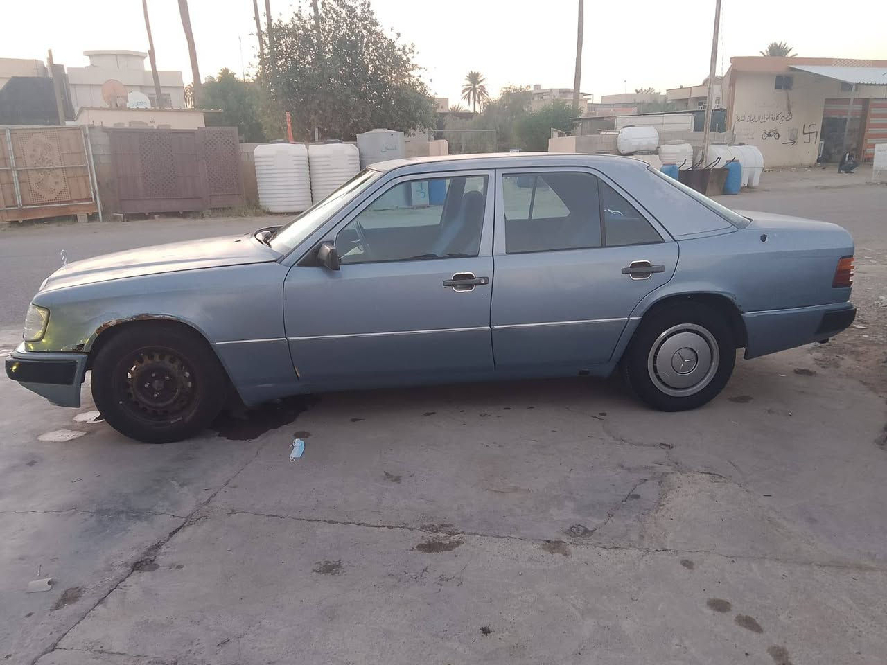 مكلف بالنشر
يالله/ مرسيدس دب ٣٠٠مودي ٨٩
محرك في في تي 
تبريد شغال 
قواعد دبلات بلادية بدون دعمة طخة بسيطة بين البابين 
بيها خياسات من جوة يرادلهن تعمير رقم انكليزي
السعر 48بيهه مجال 
***********
