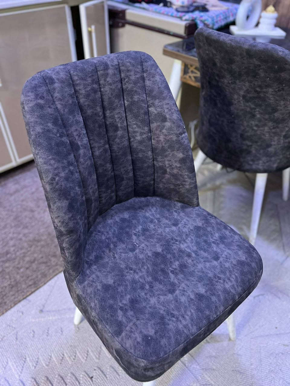 ميز طعام نضيف مابيه اي عيب فقط الجامه الفوك تكدرون تشيلوها اربع كراسي نظيفات السعر 100 وبيه مجال للاستفسار واتس اب ***********  او عالماسنجر
