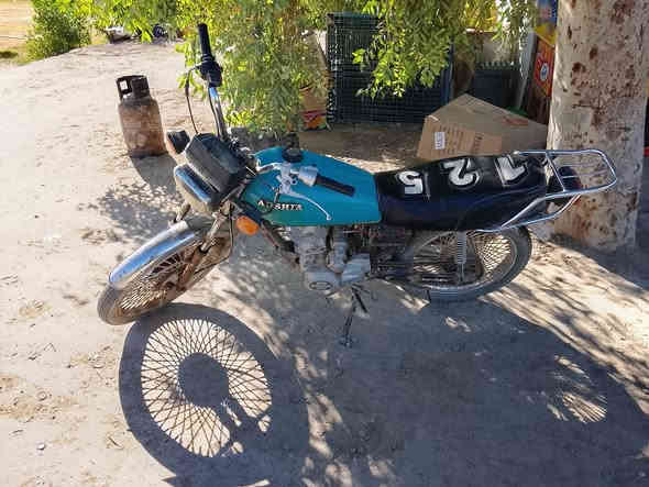 السلام عل***********يكم اخوان دراجه اسيا مقفوله كفاله عامه اي نقص ما بيها دراجه كلك السعر 250 وبيها مجال
