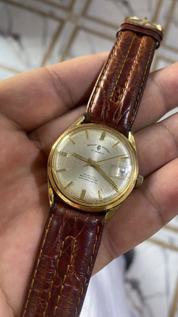 البيع / ساعه سويسريه اصليه قديمه 
انتاج الستينيات شرط الشغل 
القطر 36 الهيكل: دائري مطلي بالذهب 
نظافه 90% السعر 100 الف


**إذا كنت صاحب هذا الإعلان وتريد حذفه لأي سبب، رجاءا أرسل رسالة إلى الدعم الفني**