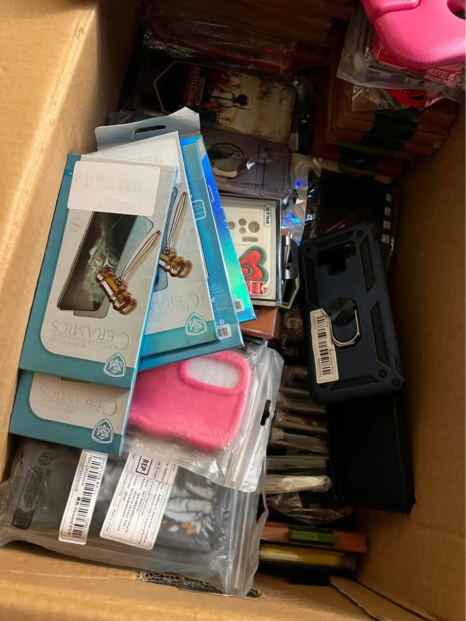 كفرات ايفون واندرويد مشكل 
وياهم كيبورد وكفرات ايباد صغير 
لواصق ايفون ١٢ 
اكثر من ٢٦٠ قطعه هاي بس العديتهم 
سعرهم ويه التوصيل 75 الف كارتون كبير موصل, نينوى


**إذا كنت صاحب هذا الإعلان وتريد حذفه لأي سبب، رجاءا أرسل رسالة إلى الدعم الفني**