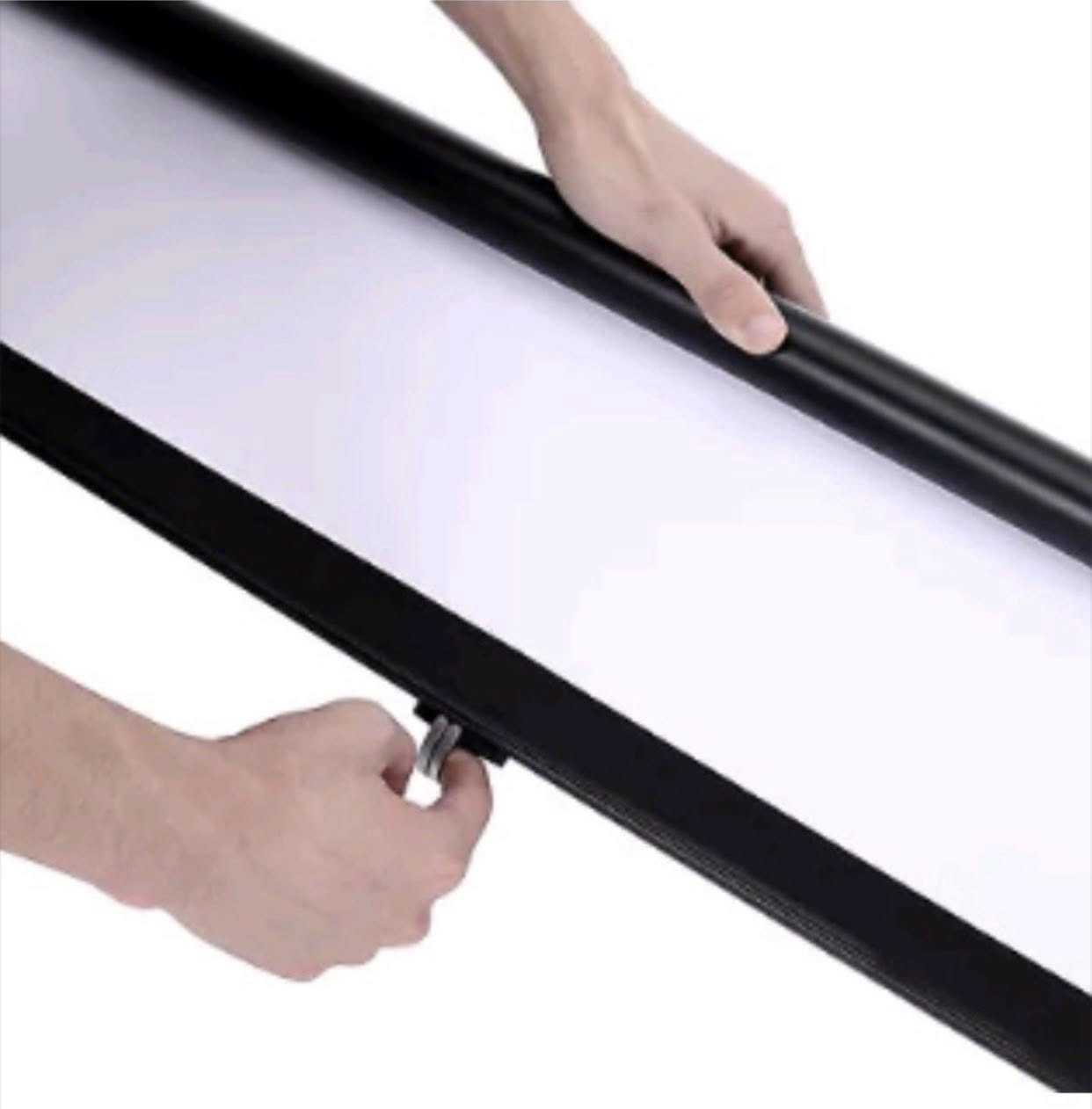 متوفر كمية بردة دانا شو متنقلة جودة عالية جدا  خامة من الجلد تدعم 4k لون ابيض مائل الى الرمادي الفاتح خلفية لون اسود لتحقيق اكثر نسبة من الانعكاس قايلة السحب و الطي بسهولة
 حجم 50 انج تعادل تقريبا متر وربع *75 سم بقدر شاشة تلفزيون 50 بوصة امكانية التعليق والنصب على المنضدة او الارض 
كمية محدودة وبسعر مناسب جدا 35 الف توصيل لجميع المحافظات 5 الف .. وسلامتكم


**إذا كنت صاحب هذا الإعلان وتريد حذفه لأي سبب، رجاءا أرسل رسالة إلى الدعم الفني**