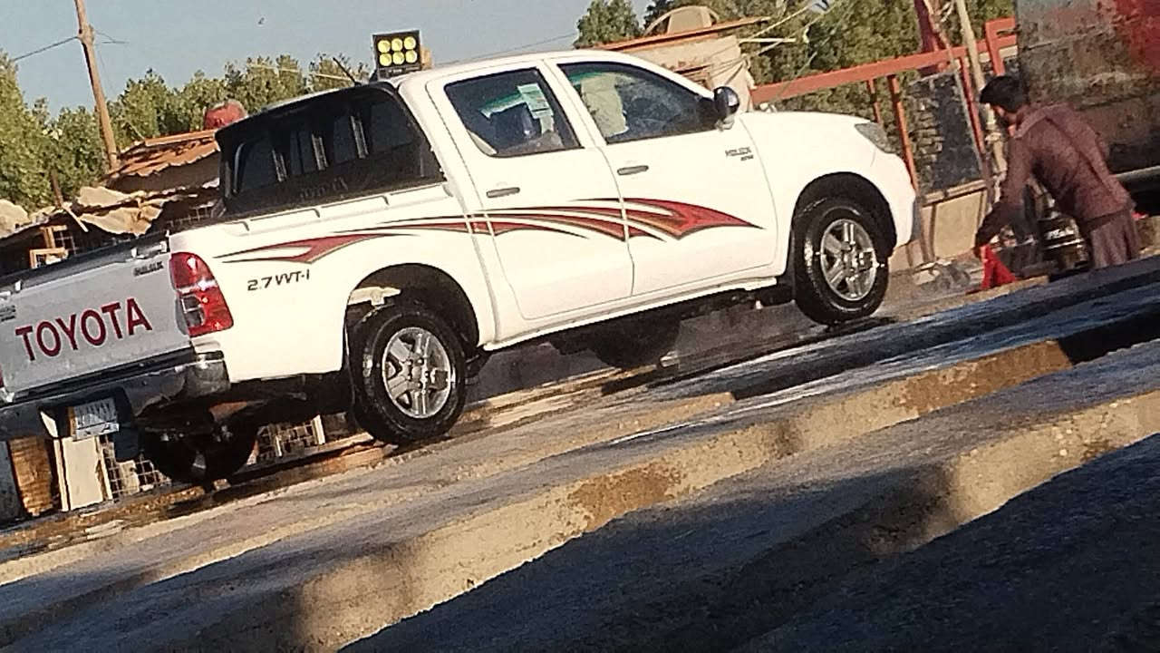 سلام عليكم فلاونزه لبيع الموديل ٢٠١٤ مكفوله كفاله عامه من صبق وتبديل وضربه سنويه طايفه بسمي ***********
