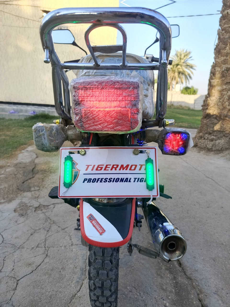 السلام عليكم دراجه للبيع موديل 2023 دراجه احلى من الصور ما مفتوحه اوراق اصولي السعر 600 وبيها مجال***********
